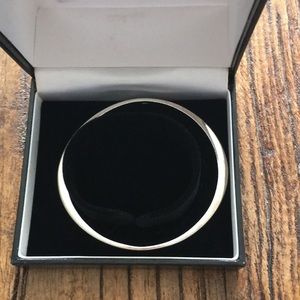 🌟LEAVING 🔜NWOT- Silver bracelet- oval detail